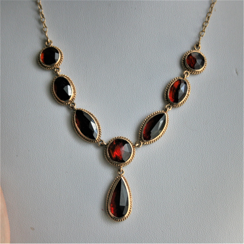 Perpignan garnet necklace