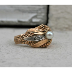 Pearl and diamonds vintage ring