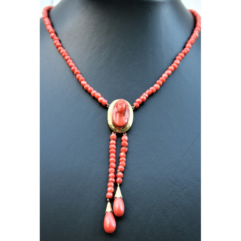 Collier ancien en corail Collier ancien en corail