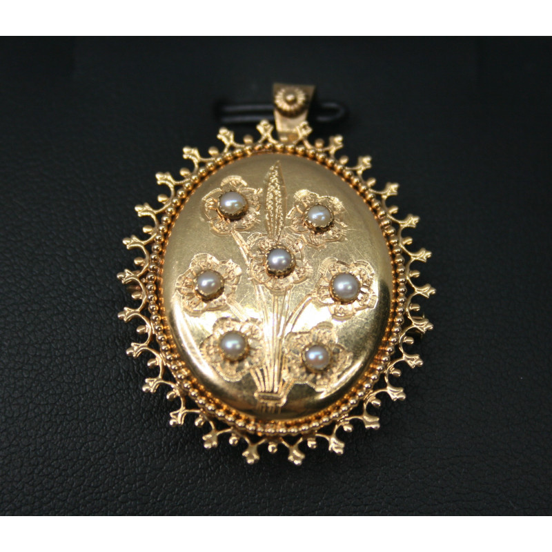 antique gold brooch