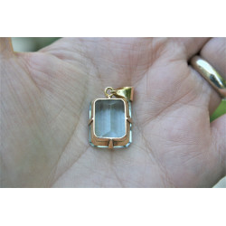 solid gold aquamarine pendant