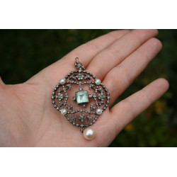 Victorian emerald pendant