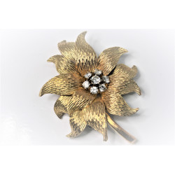 broche fleur diamants