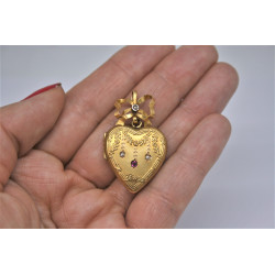 18K gold Edwardian locket