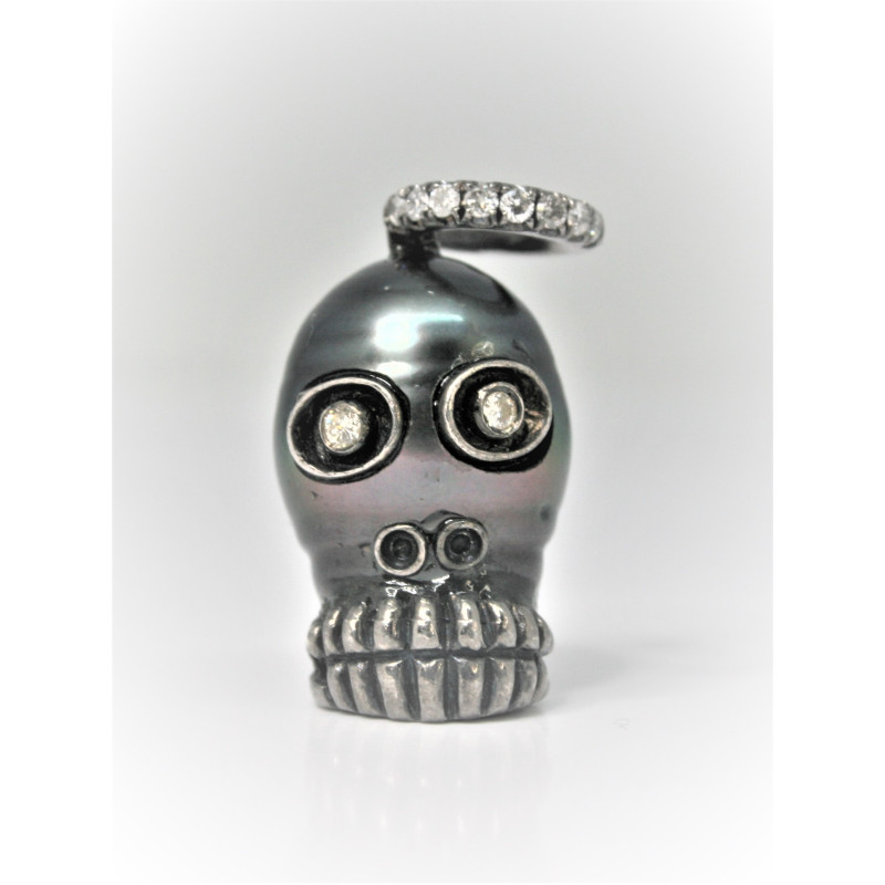 Pearl skull pendant