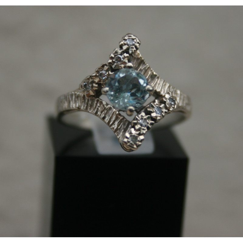 bague vintage aigue marine et diamants bague vintage aigue marine et diamants